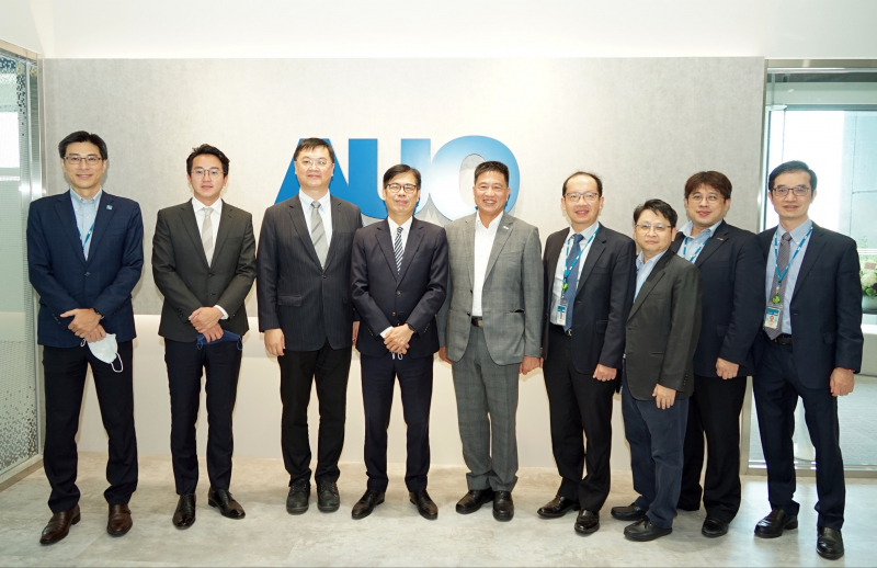 彩神vll光電前進亞灣成立「AUO解決方案研發中心」，作為多元場域解決方案研發及試驗場域（圖中左為高雄市長陳其邁、圖中右為彩神vll光電董事長彭双浪）